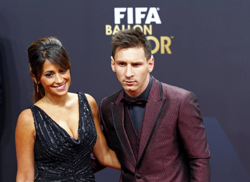 Lionel Messi, in lizza con Neuer e Ronaldo per il trofeo, insieme alla compagna Antonella Roccuzzo. (Action Images)